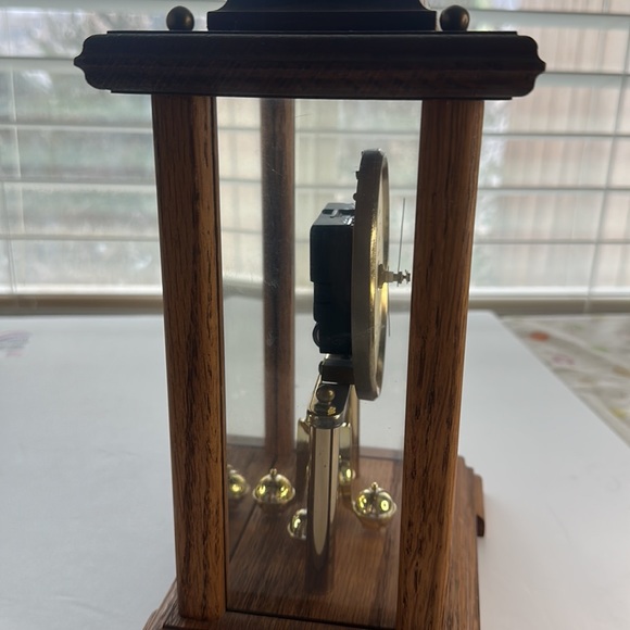 Mirror mantle clock works battery operated 12 inches tall - Picture 5 of 7